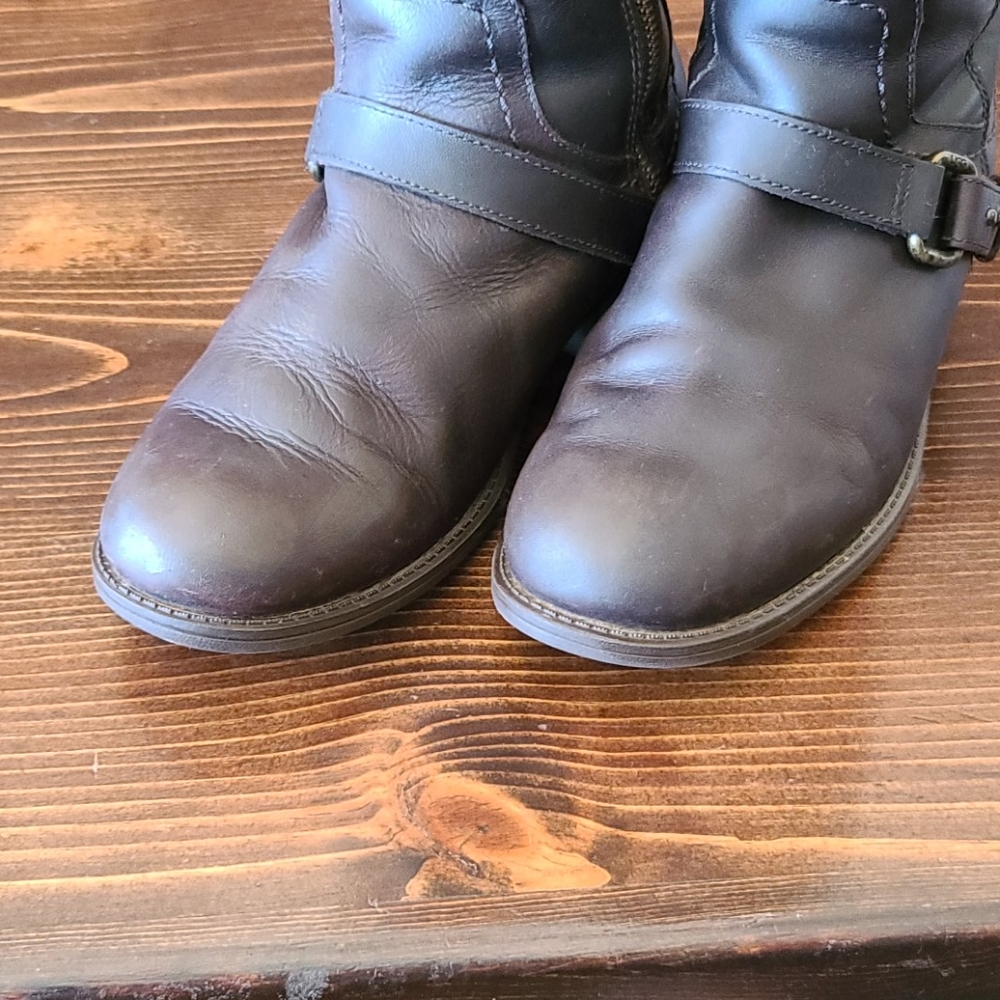 UGG Riding Boots - Picture 5 of 9